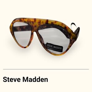 Steve Madden Tortoise Cat-Eye Sunglasses in Brown and Amber